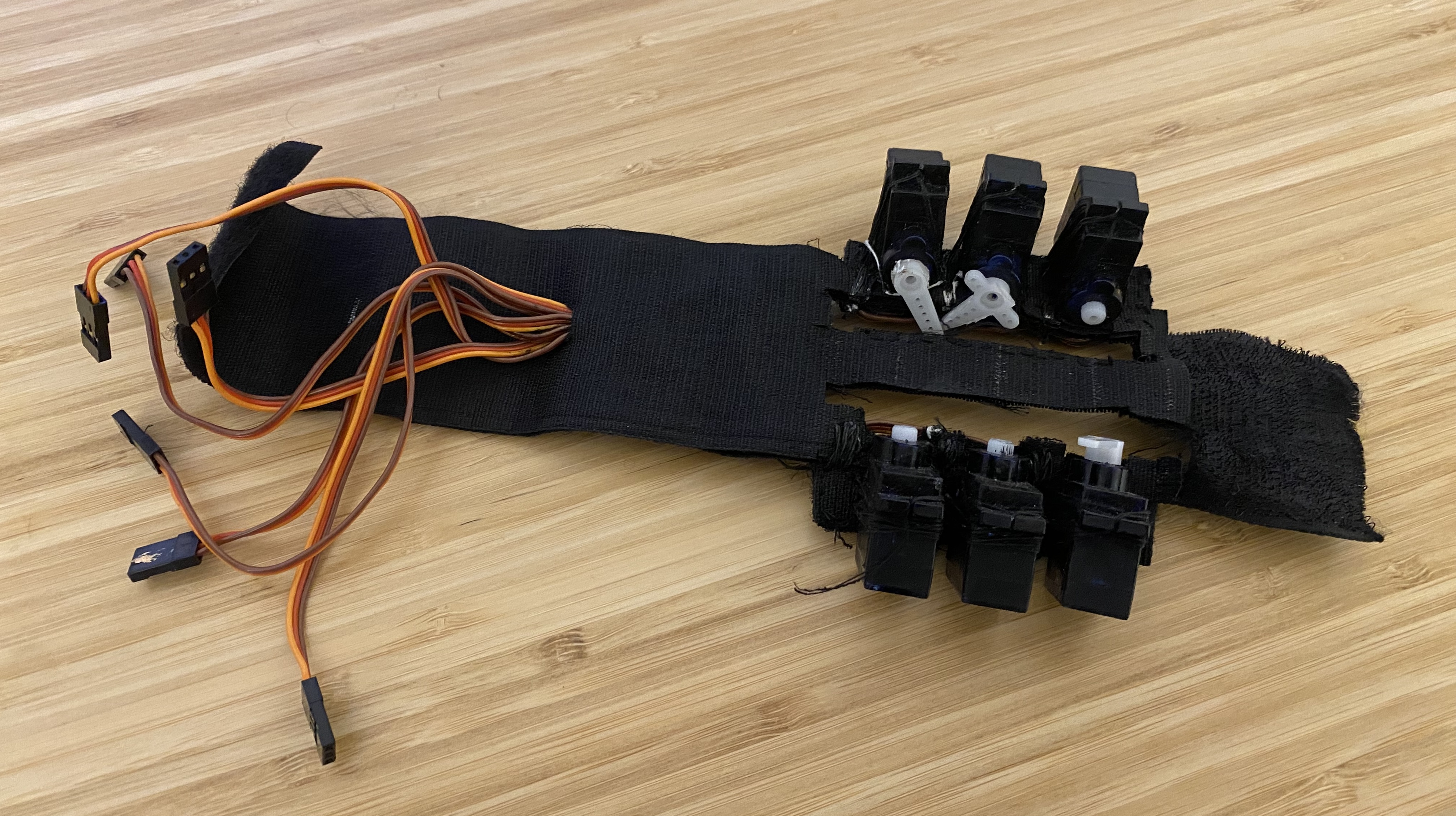 Wrist-mounted braille display prototype with servo motors